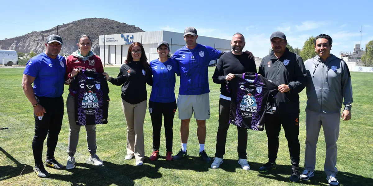 Dos jugadoras se reencontraron con el estratega del Tri.