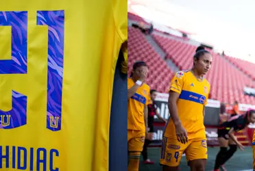 El conjunto felino salió al campo con su dorsal rosa y se suman a la campaña de prevención.