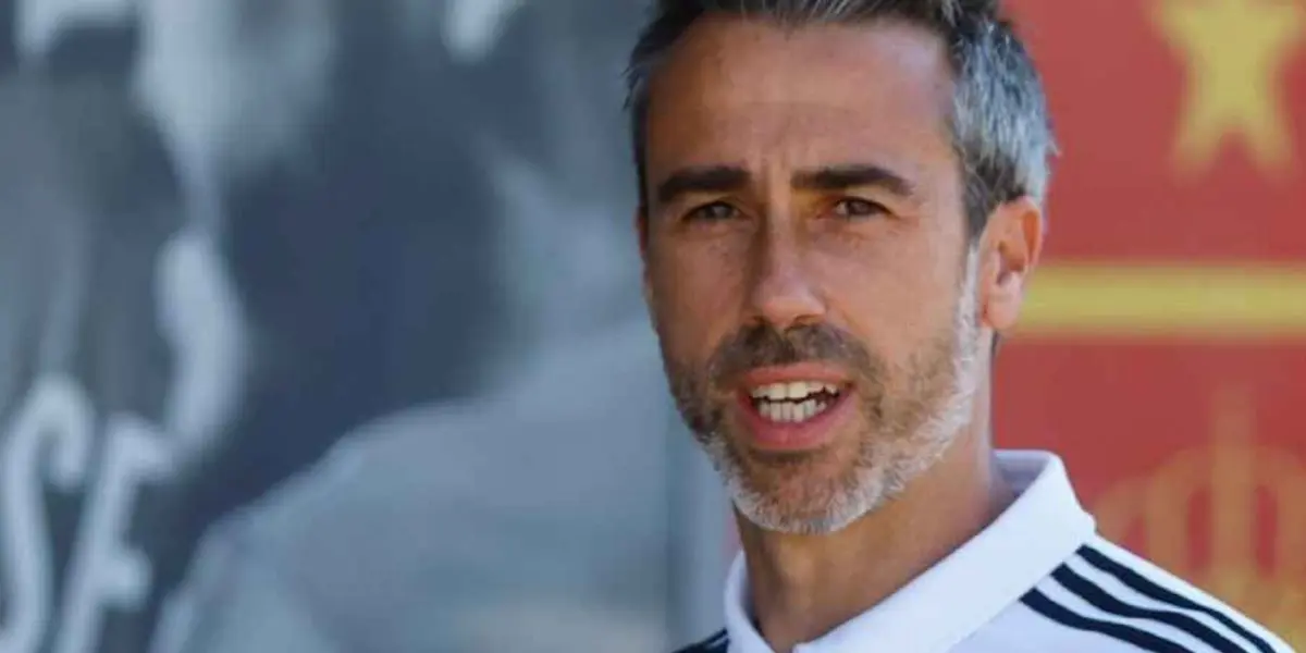 El entrenador español dejó de ser parte de la Selección de España Femenil tras ocho años al mando.