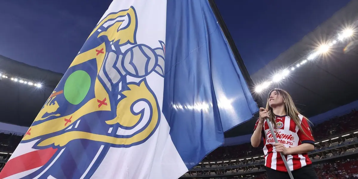 El equipo rojiblanco mostró su apoyo a la YouTuber mexicana en su pelea de boxeo.