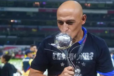 El estratega desmintió los rumores que se han dado sobre la llegada de algunas jugadoras.