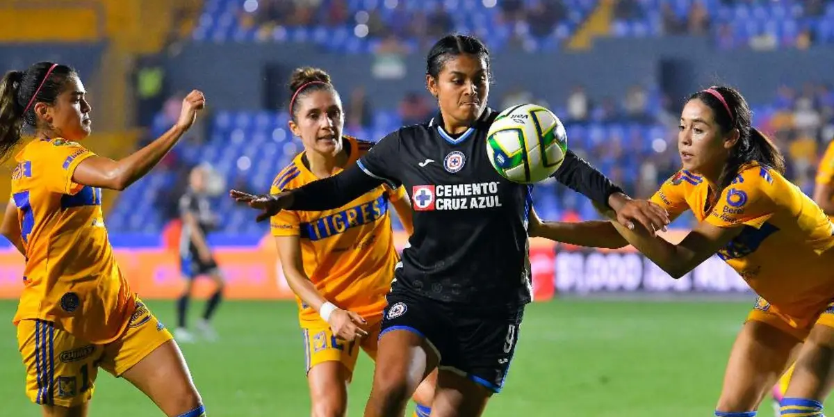 Ellas son las 22 jugadoras que saltarán al terreno de juego en unos minutos.