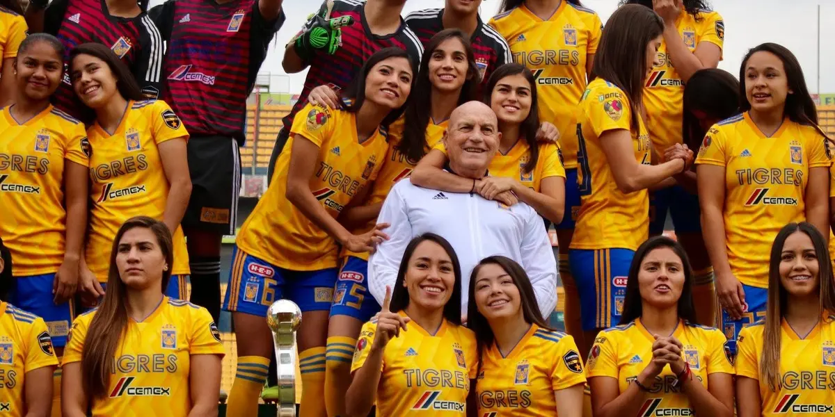 Esta tarde el club inauguró el ‘Anillo de Leyendas’ en el Estadio Olímpico Universitario, por lo que un histórico fue el primer reconocido.