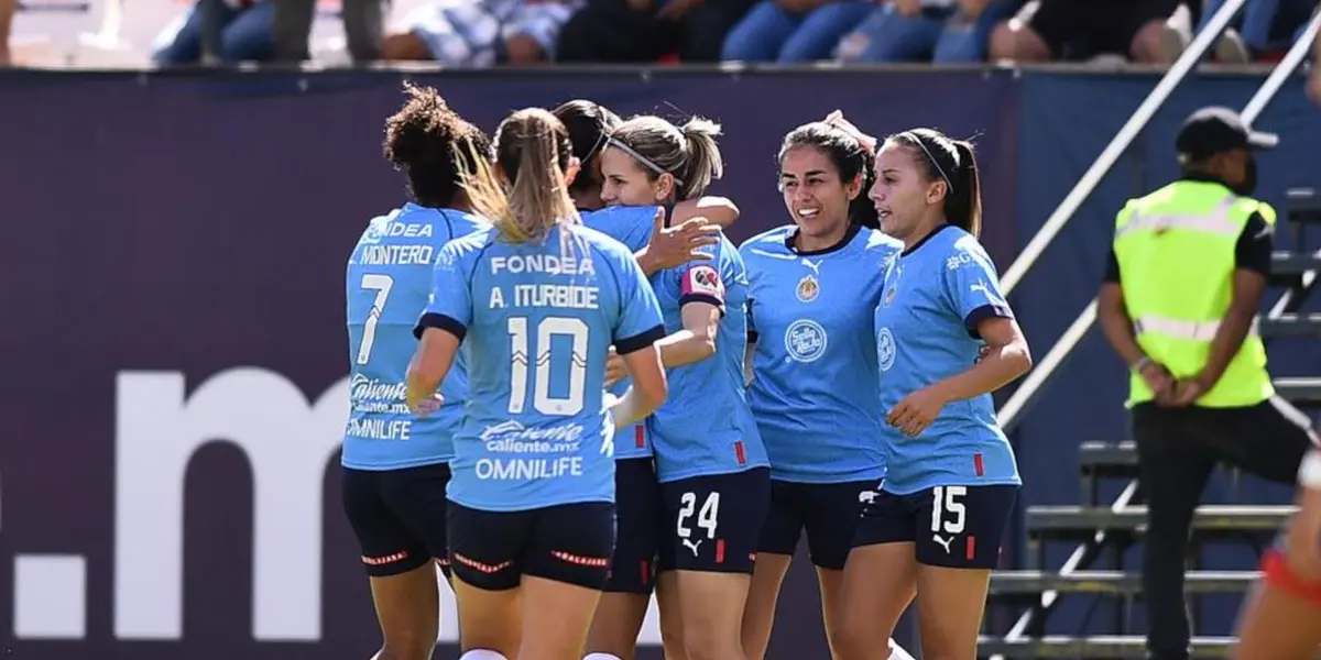 Estas son las 22 jugadoras que saltarán al terreno de juego en unos minutos.