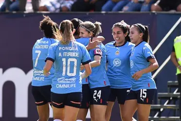 Estas son las 22 jugadoras que saltarán al terreno de juego en unos minutos.