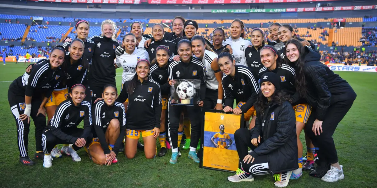 Este lunes se le otorgó un reconocimiento a la jugadora del conjunto felino.