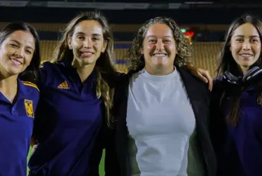 La afición del conjunto felino no está conforme con las alineaciones que ha hecho la entrenadora.