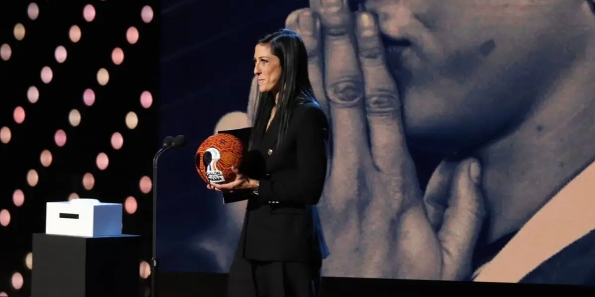 La campeona del mundo fue homenajeada por el logró que obtuvo en agosto con España.