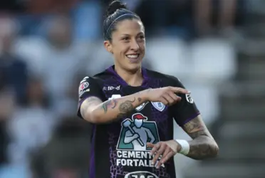 La delantera de las Tuzas no puede ocultar su emoción por llenar el álbum.