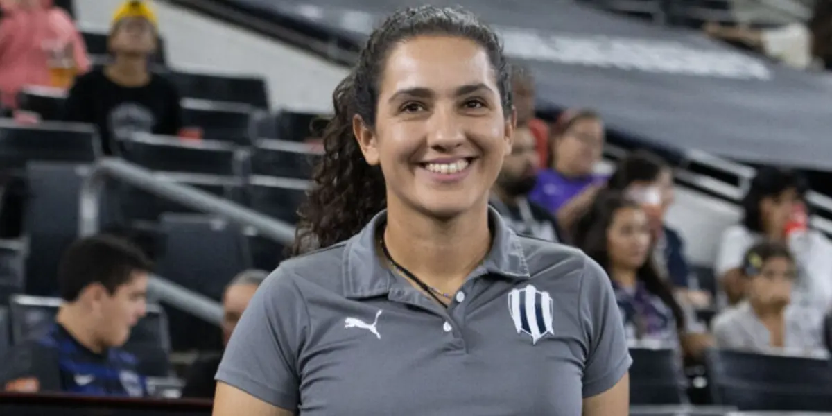 La entrenadora llegó al centenar de encuentro dirigiendo a las regias.