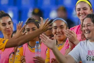 La estratega no se conforma con los buenos resultados obtenidos y les exige a sus jugadoras.