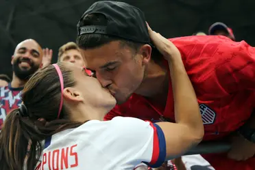 La estrella estadounidense se encuentra enamorada y felizmente casada con un futbolista mexicoamericano.