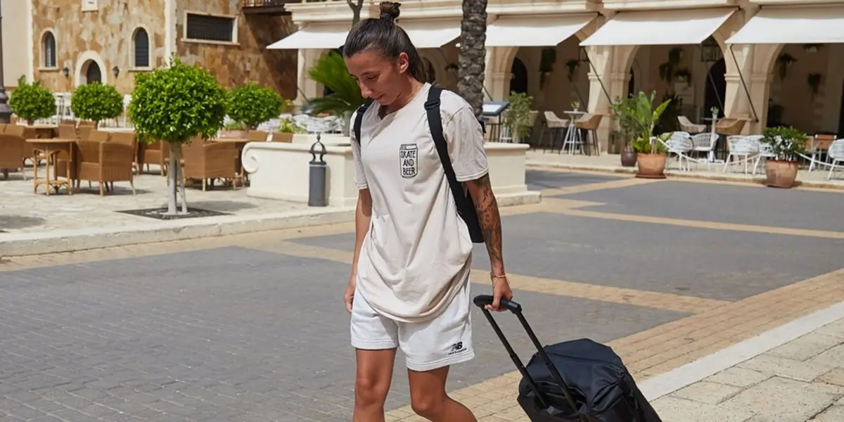 La futbolista se resintió de su lesión y tuvo que abandonar la concentración.