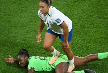 La imagen le dio la vuelta al mundo, luego de que la figura de Inglaterra pisó a su rival a propósito.