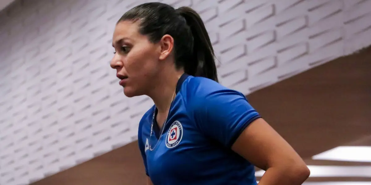 La jugadora de la Máquina hizo su primera anotación vistiendo la camiseta celeste.