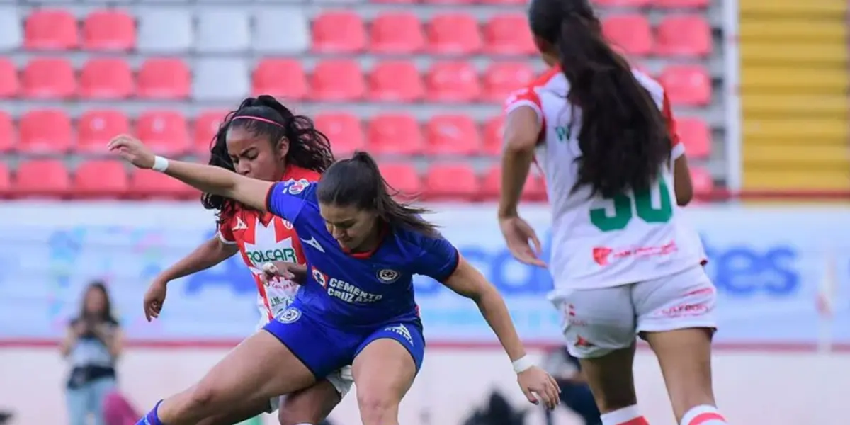 La jugadora de la Máquina recibió una fuerte falta en el partido ante las Centellas.