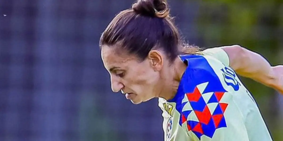 La jugadora de las Águilas estuvo a punto de taclear a un camarógrafo.