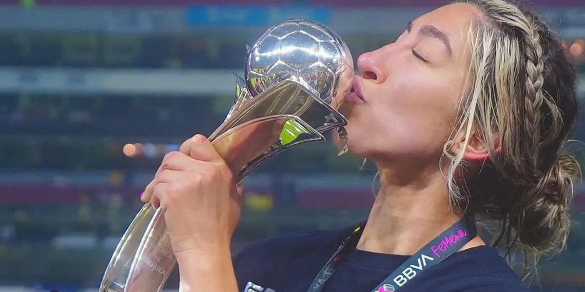 La jugadora del América se hizo una fijación de orejas.