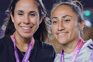 La jugadora del conjunto felino felicitó a su pareja por estar casi una década a su lado.