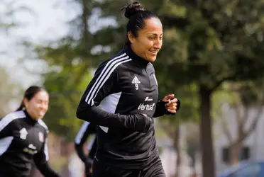 La jugadora del conjunto felino salió del terreno de juego por lesión.