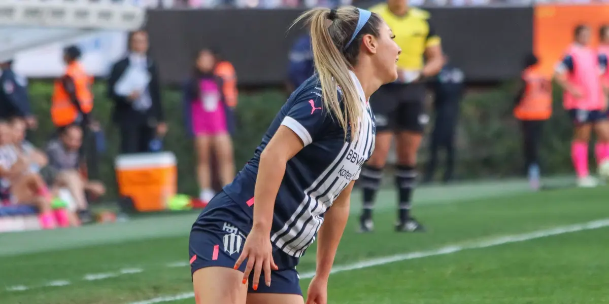 La jugadora del conjunto regio se llevó un fuerte golpe durante el partido.