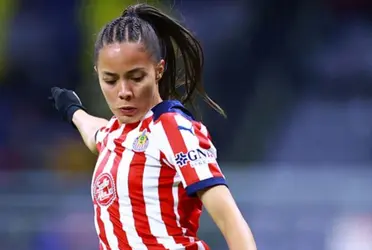 La jugadora del conjunto rojiblanco asistió al concierto este viernes.