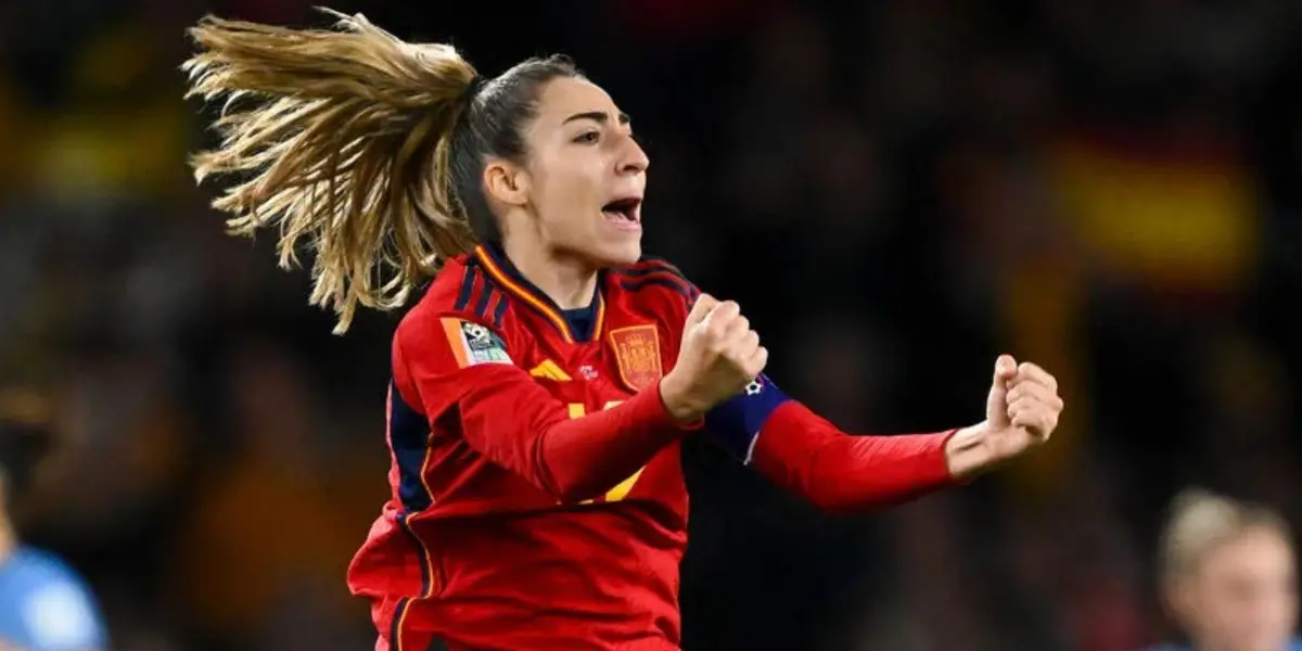 La jugadora española recibió la noticia de la mano de una de sus compañeras.