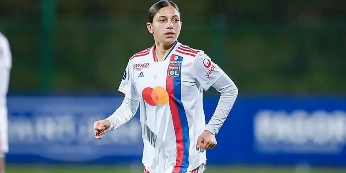 La jugadora francesa fue presentada este martes por el conjunto escarlata.