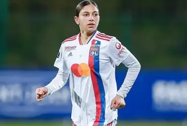 La jugadora francesa fue presentada este martes por el conjunto escarlata.