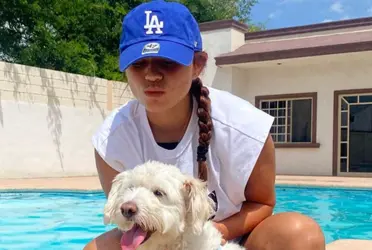 La jugadora presumió a sus mascotas en sus redes sociales disfrutando de un día de alberca.
