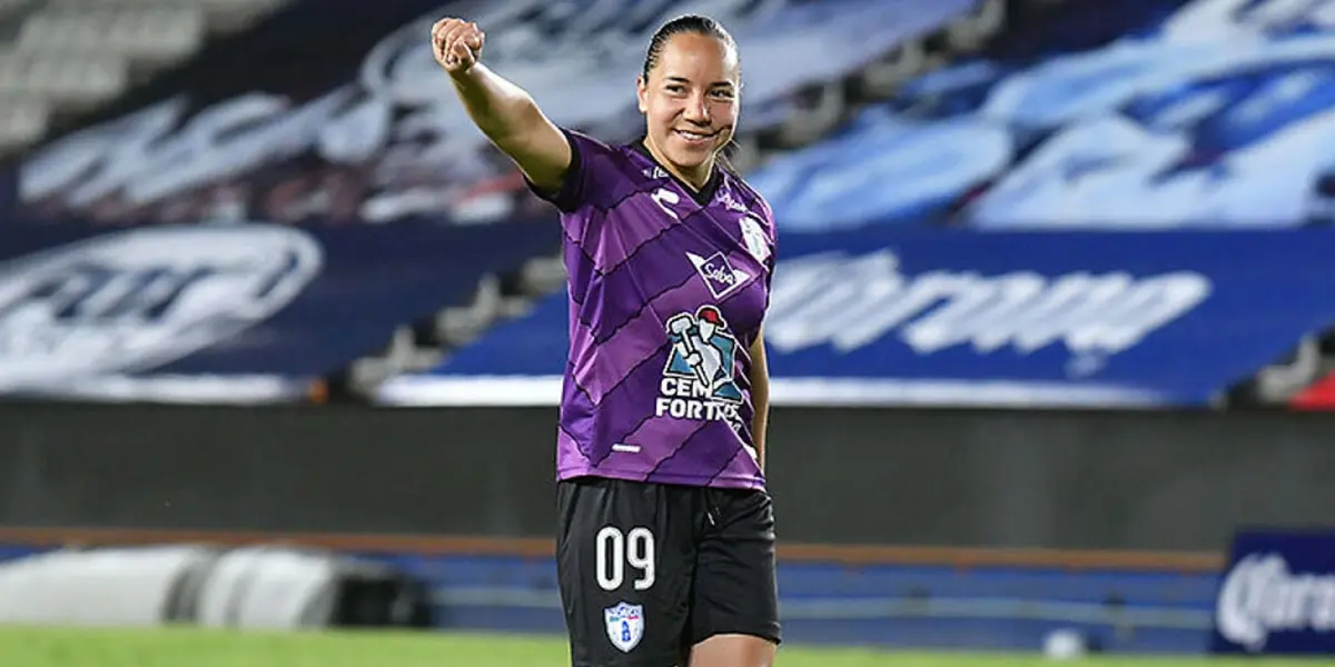 La jugadora trató de hacerles una comida pero algo salió un poco mal.