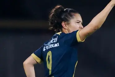 La jugadora universitaria aumentó su récord en ser la máxima goleadora de la competencia.