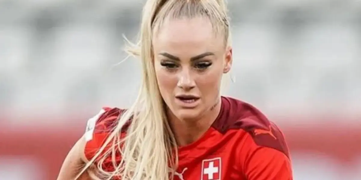 La popular jugadora dejó ver cómo se vería en su versión de Barbie futbolista.