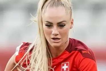 La popular jugadora dejó ver cómo se vería en su versión de Barbie futbolista.