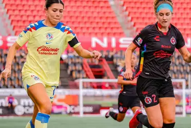 Las Águilas ya empatan al final del primer tiempo.