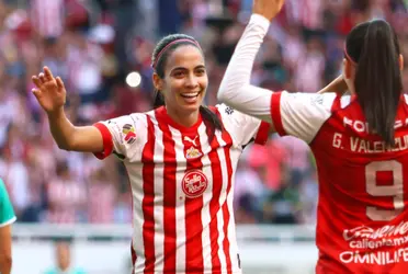 Las alineaciones están listas y ellas son las 22 jugadoras que saldrán como titulares al campo en unos minutos.