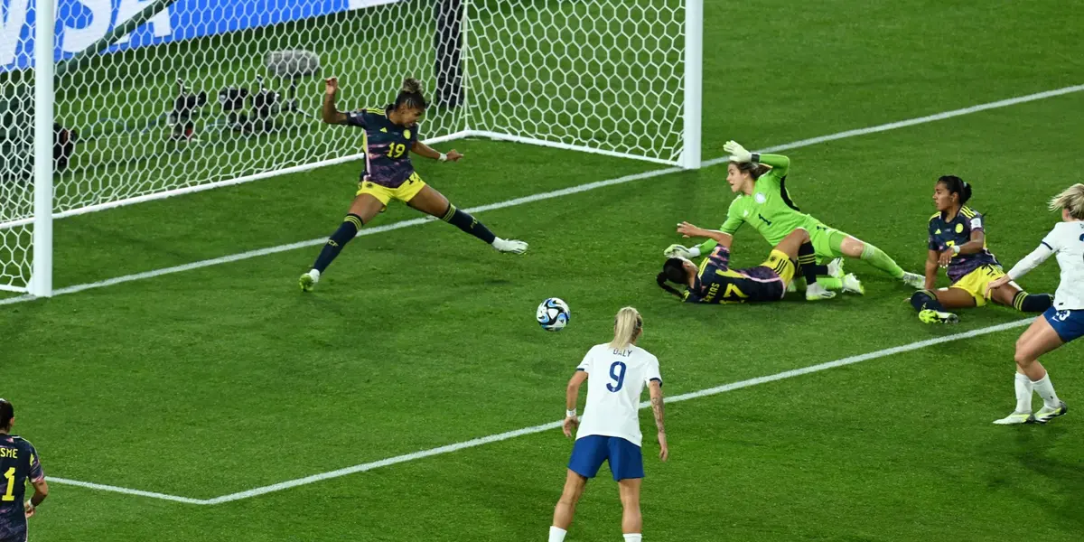 Las inglesas y australianas se quedaron con los últimos dos boletos de las semifinales de la justa mundialista.