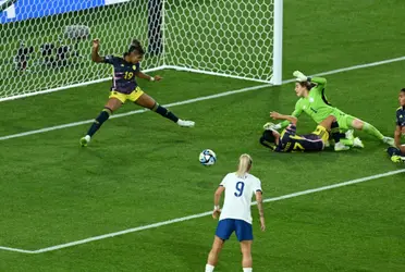 Las inglesas y australianas se quedaron con los últimos dos boletos de las semifinales de la justa mundialista.