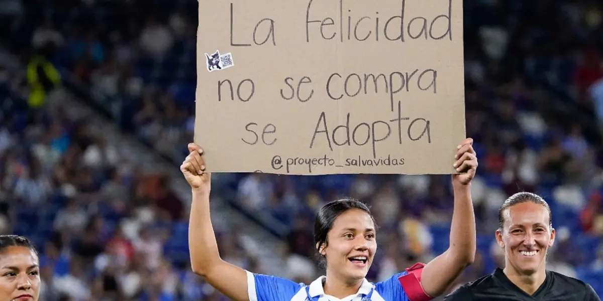 Las regias dieron un importante mensaje en la ceremonia de protocolo del partido.