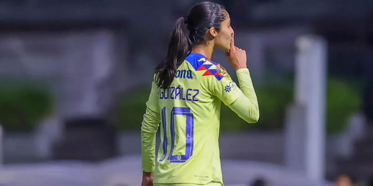 Los seguidores azulcremas arremetieron contra la delantera del equipo.