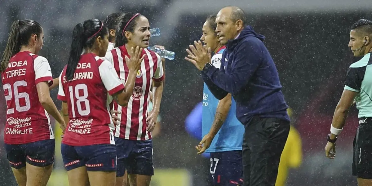 Muchas de las jugadoras se despidieron del ex director técnico del Rebaño.