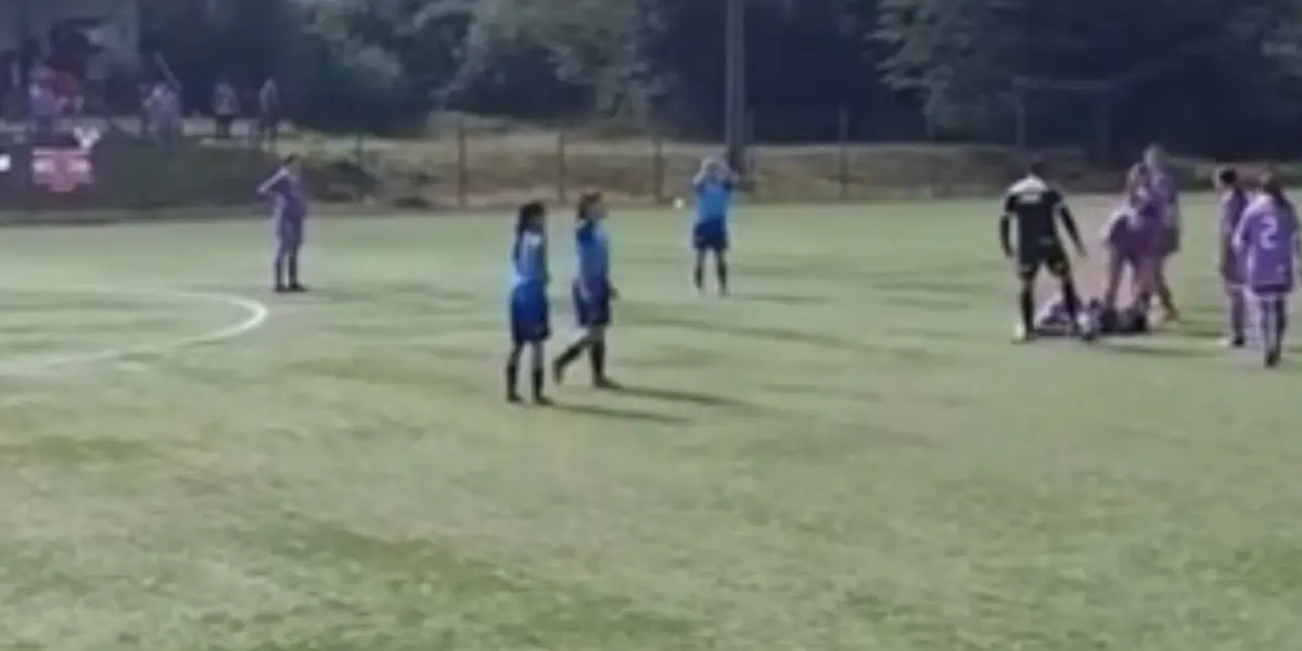 Una joven futbolista no pudo contener las lágrimas tras las palabras que le dijo un árbitro.